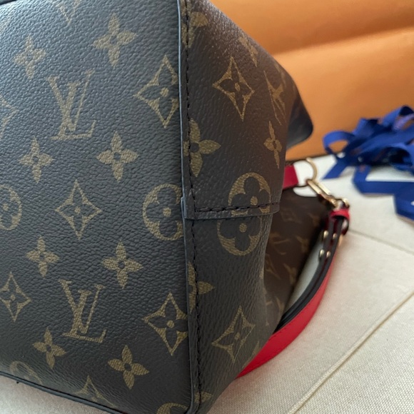 SOLD. Louis Vuitton NeoNoe Monogram in Coquelicot - Picture 9 of 14